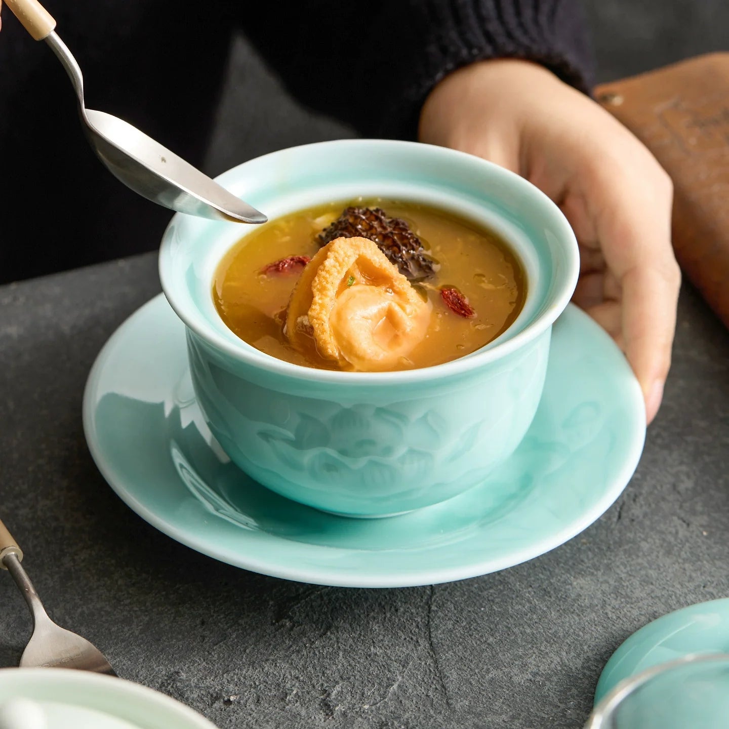 Luxury Porcelain Stewing Cup with Lid & Saucer – Single-Serve Wellness Soup Pot-1