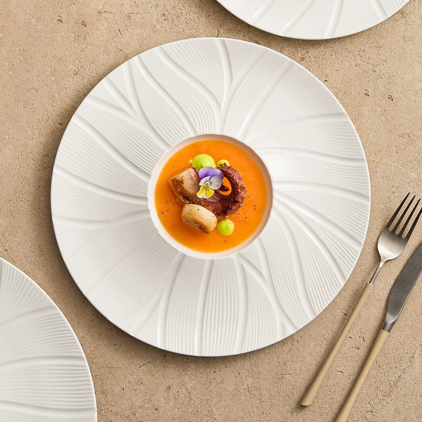 GOSEUNG Petalwave Porcelain Plate — Flowing Relief Fine Dining Collection-2